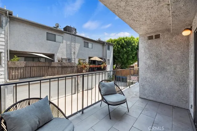$675,000 | 340 East Washington Boulevard, Unit 3, Pasadena, CA 91104