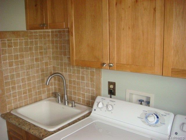 56330 10 Mile Road South Lyon, MI 48178 - Photo 10 of 12 Laundry