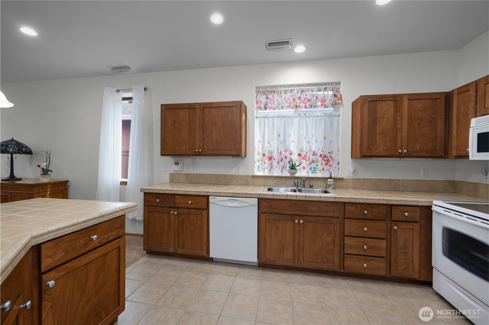 8228 Bainbridge Loop Northeast Lacey, WA 98516 - Photo 5 of 19