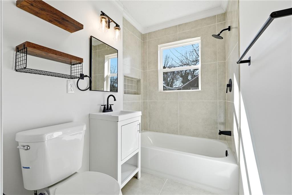 34 Wade Street Winder, GA 30680 - Photo 14 of 22 a bathroom with a toilet a sink and bathtub