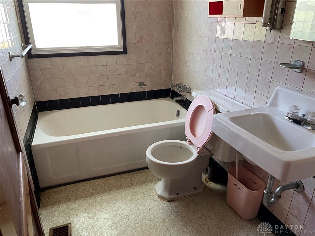 701 East Stroop Road Kettering, OH 45429 - Photo 12 of 16 Gallery Image 12