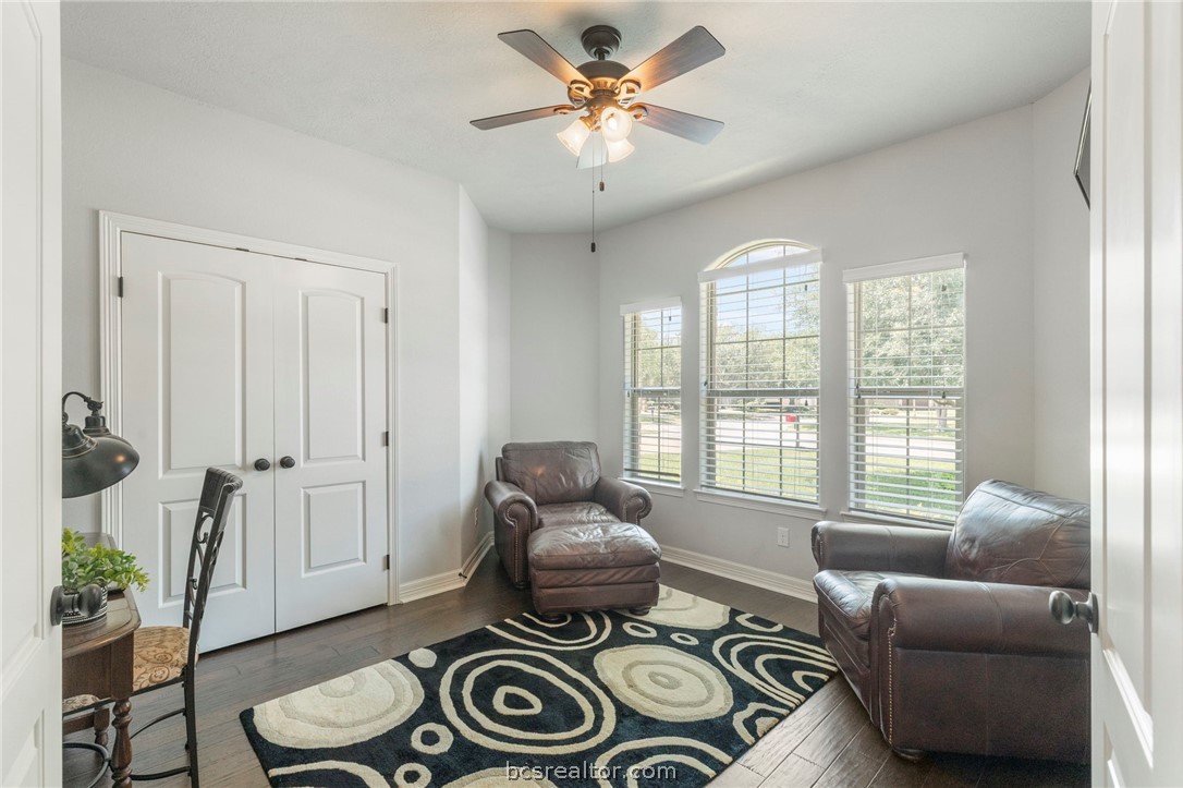 318 Cecelia Loop College Station, TX 77845 - Photo 4 of 38
