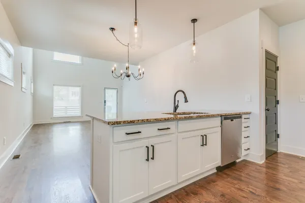 $2,700 | 3221 B Lincoln Avenue, Nashville, TN 37218