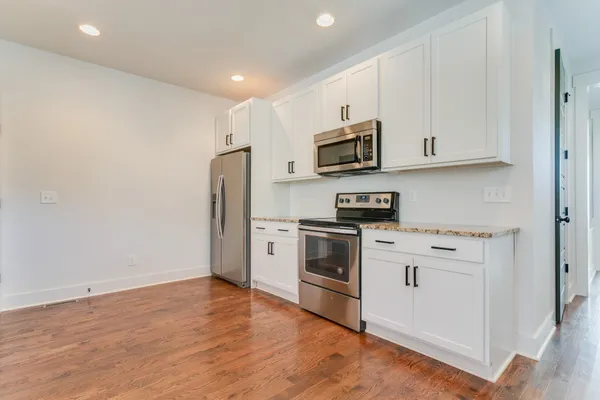 $2,700 | 3221 B Lincoln Avenue, Nashville, TN 37218