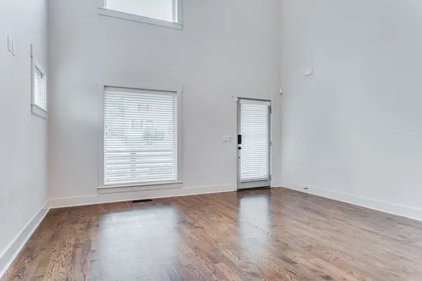 $2,700 | 3221 B Lincoln Avenue, Nashville, TN 37218