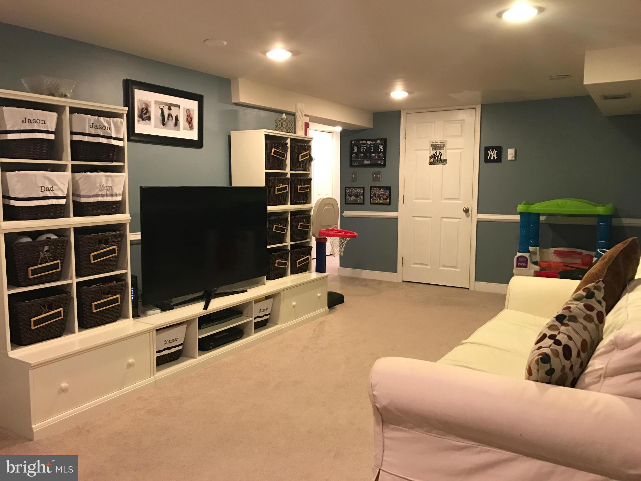204 West Glebe Road Alexandria, VA 22305 - Photo 11 of 26 a living room with furniture and a flat screen tv