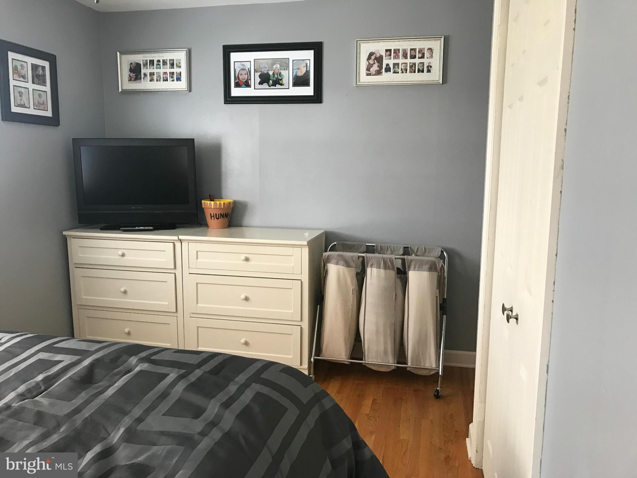 204 West Glebe Road Alexandria, VA 22305 - Photo 17 of 26 a bedroom with a bed and a television