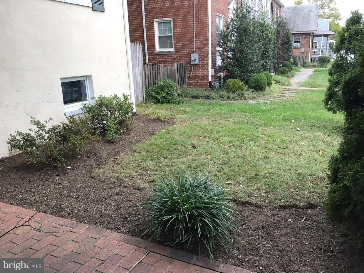 204 West Glebe Road Alexandria, VA 22305 - Photo 24 of 26 a view of a house with a yard
