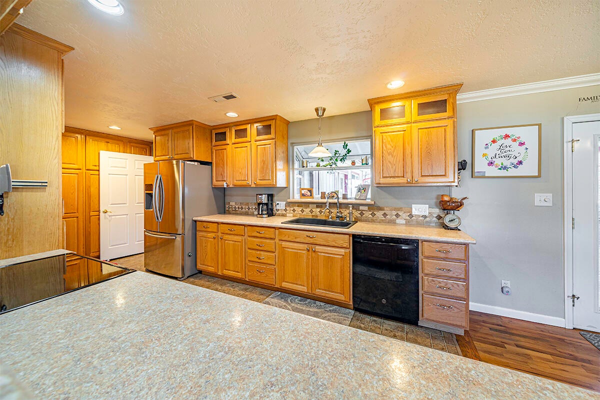 11340 Dennis Road White City, OR 97503 - Photo 13 of 39 DSC06487