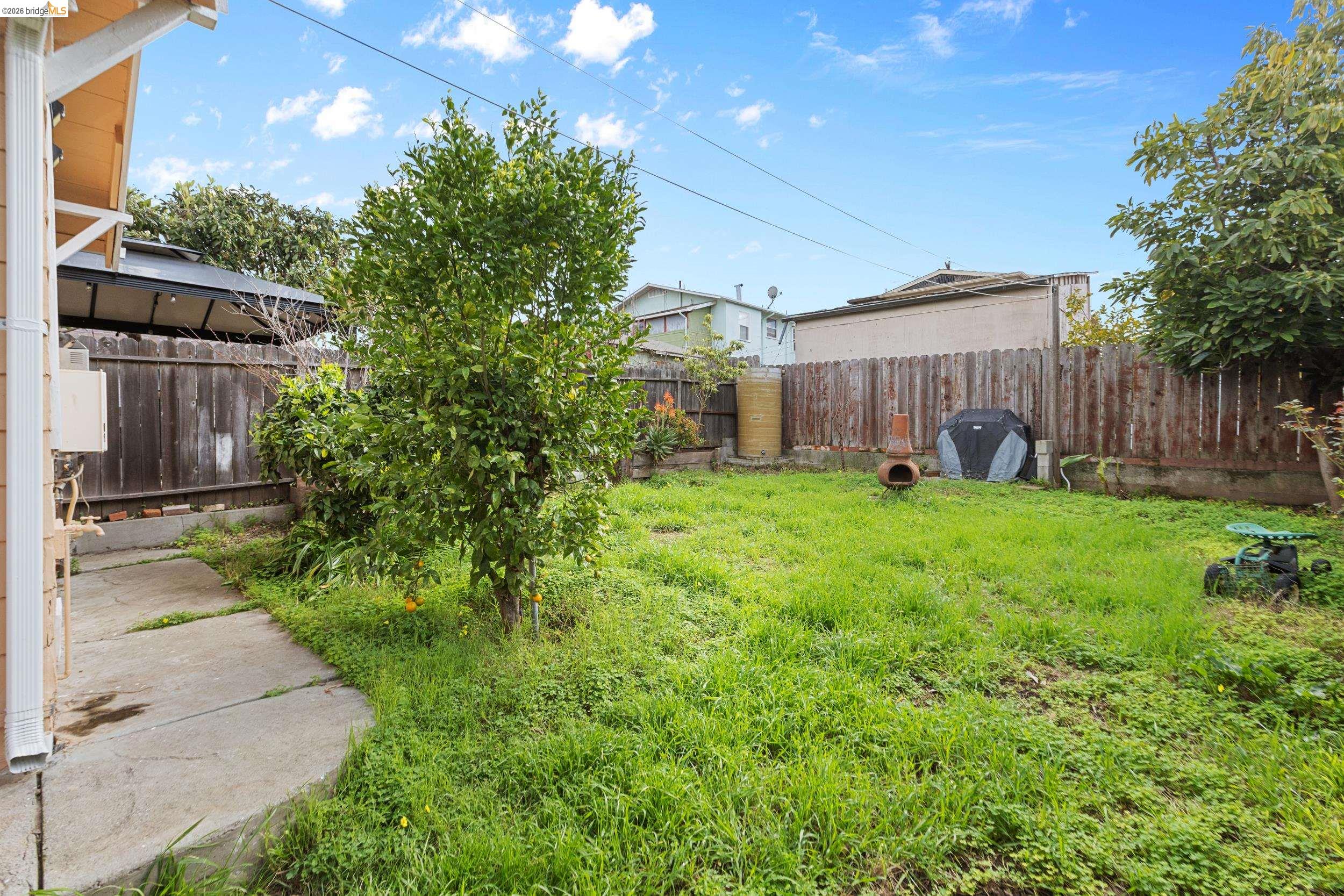 2316 Ransom Avenue Oakland, CA 94601 - Photo 29 of 37 a view of a back yard of the house