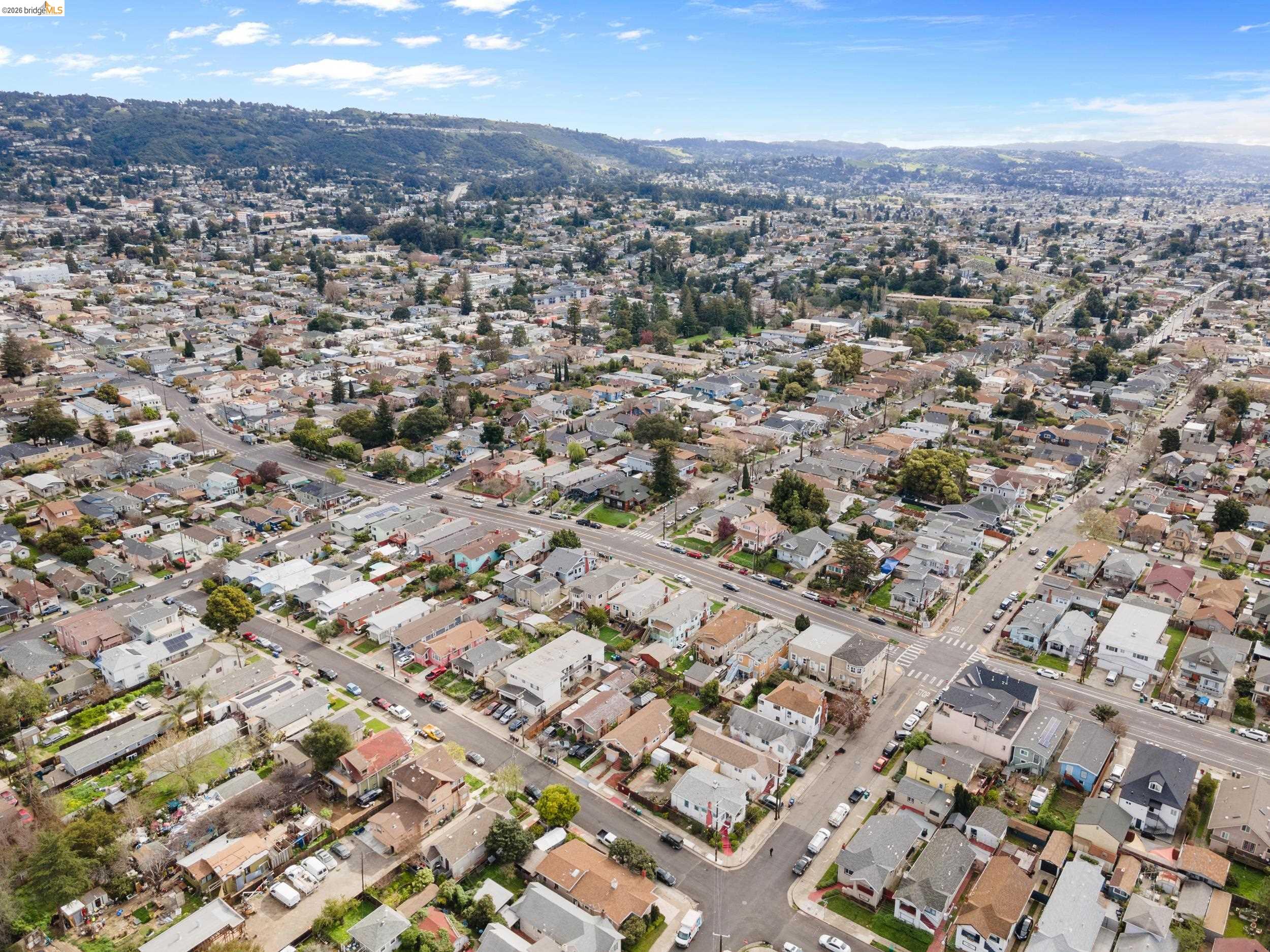 2316 Ransom Avenue Oakland, CA 94601 - Photo 36 of 37 an aerial view of residential house with parking and yard