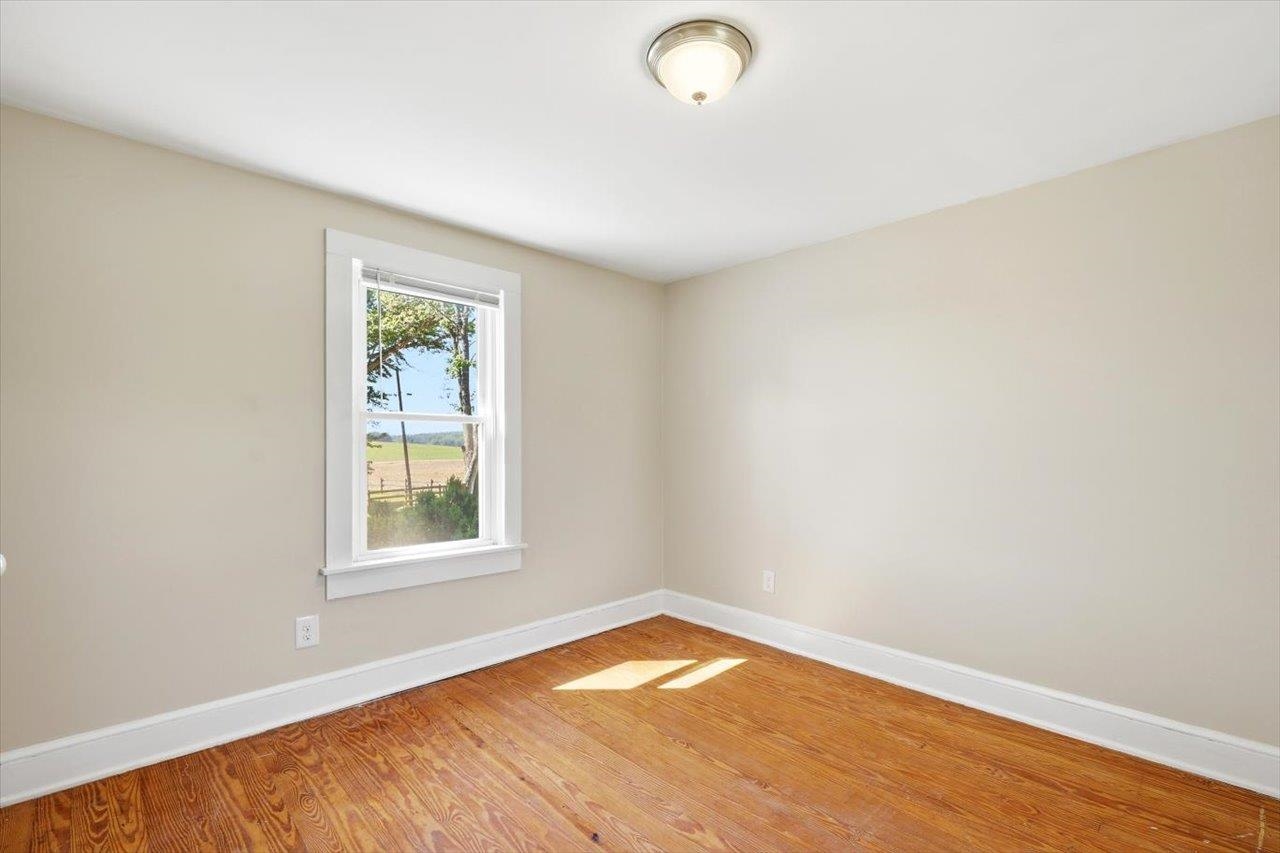 5096 Battlefield Road Harrisonburg, VA 22801 - Photo 23 of 38 an empty room with a window