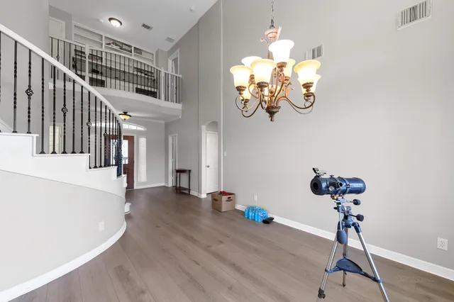 a view of entryway with livingroom