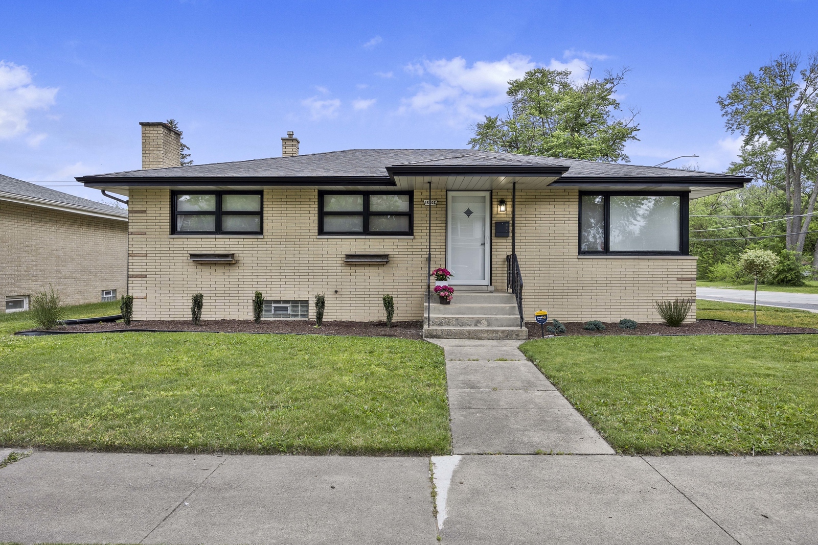 18202 Locust Street Lansing, IL 60438 - Photo 1 of 16