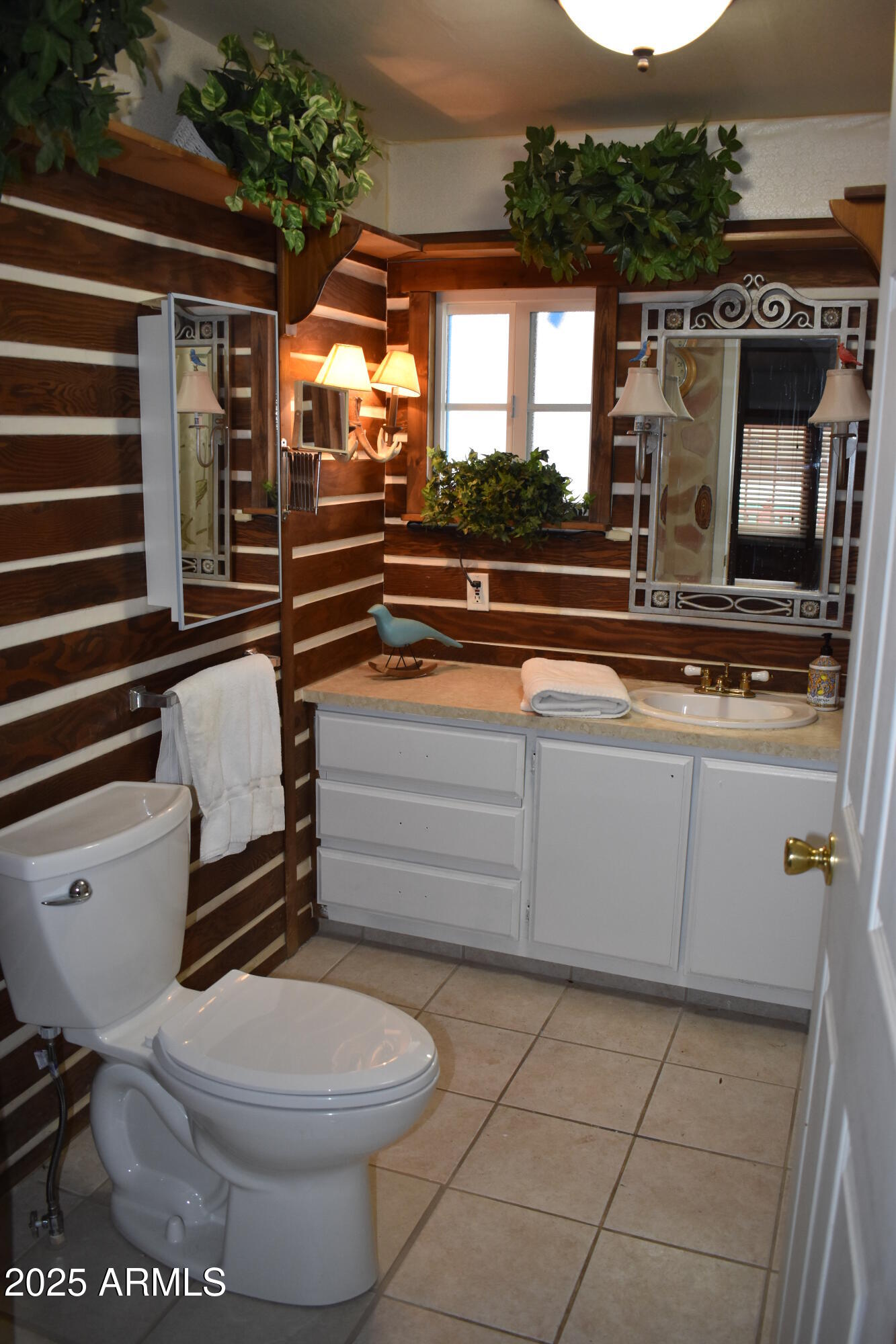 201 South Greenfield Road, Unit 331 Mesa, AZ 85206 - Photo 26 of 49 a bathroom with a toilet a sink and a mirror
