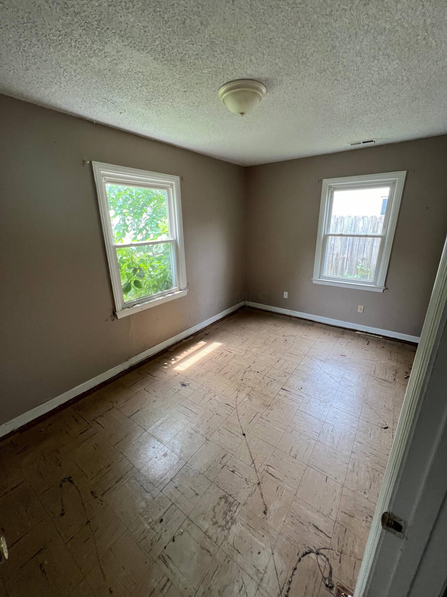 2386 Lindale Road Columbus, OH 43224 - Photo 12 of 12 IMG_3331