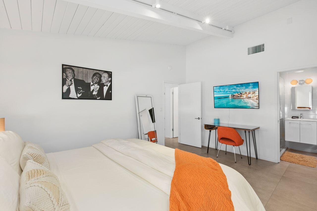 411 East Racquet Club Road Palm Springs, CA 92262 - Photo 23 of 35 Primary Bedroom