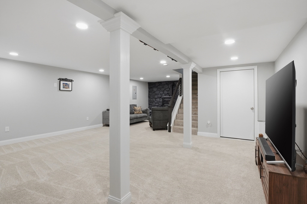 185 Davis Road Westminster, MA 01473 - Photo 28 of 36