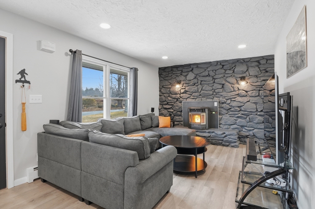 185 Davis Road Westminster, MA 01473 - Photo 5 of 36