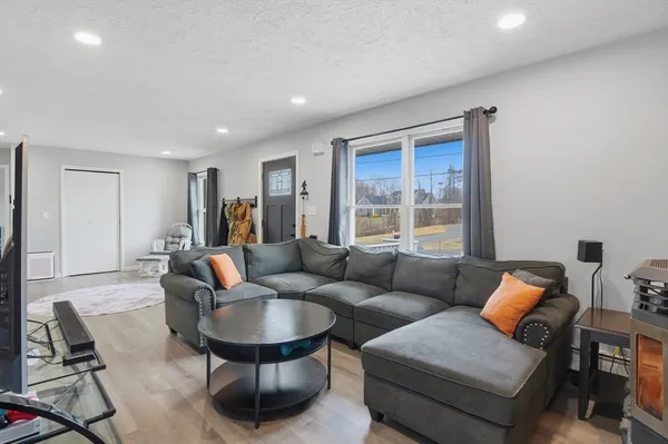 $415,000 | 185 Davis Road, Westminster, MA 01473