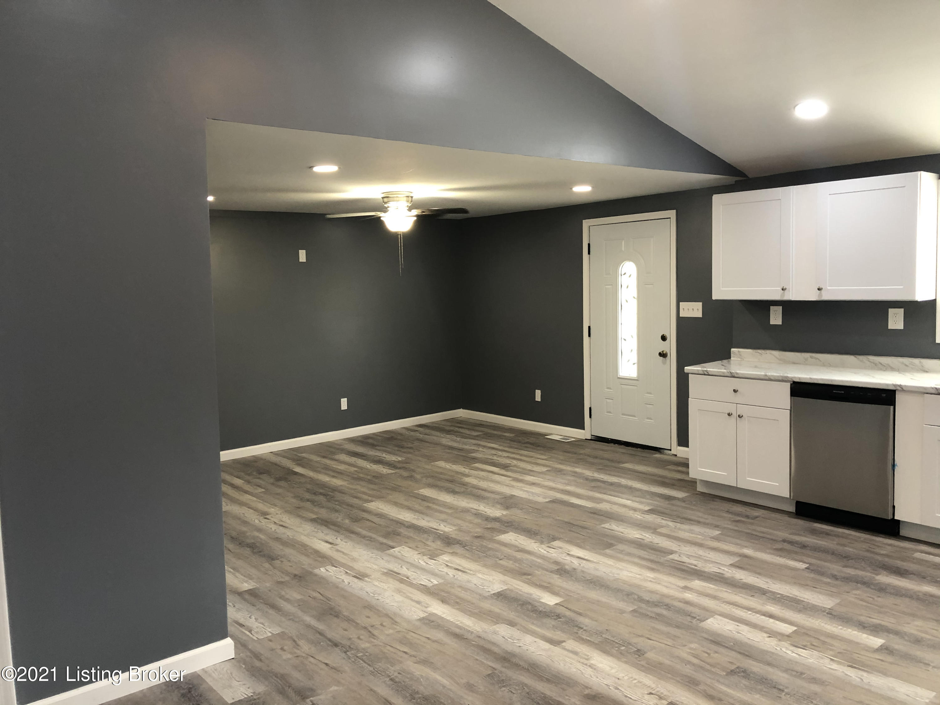 5602 Ridgecrest Road Louisville, KY 40218 - Photo 11 of 29 AA63FB6F-6461-43E2-88FE-0585DEE5DC9E