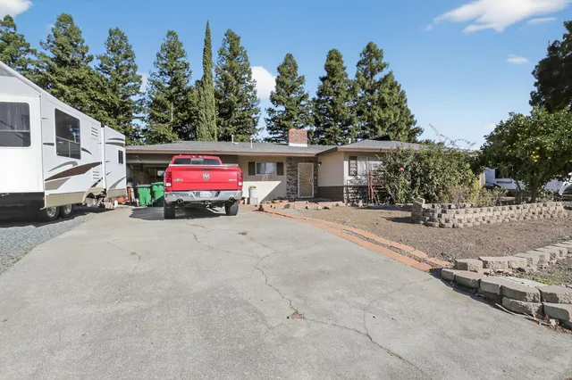 a car parked in front of white house