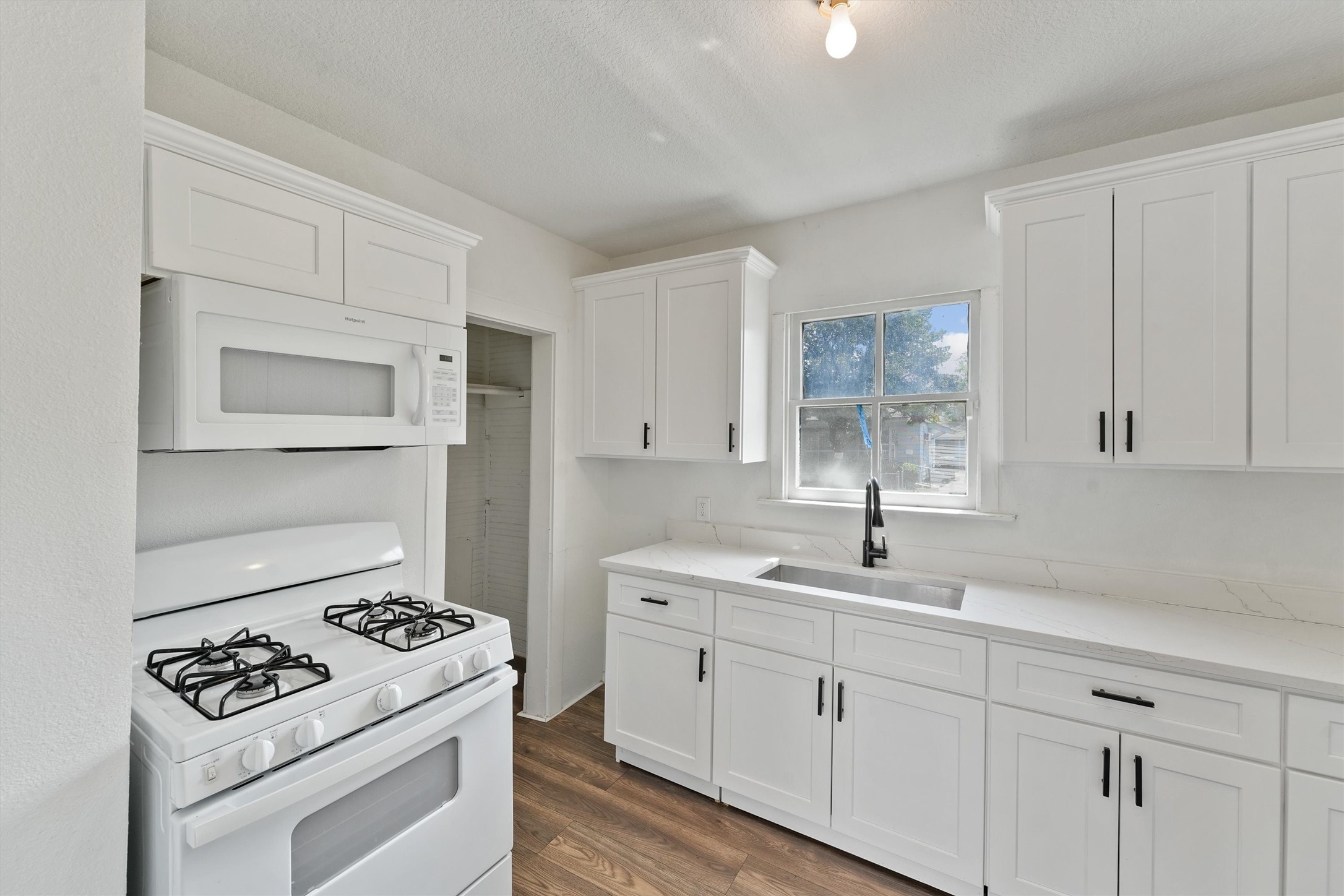 3019 Florida Street, Unit 3 Houston, TX 77026 - Photo 9 of 14 a kitchen with white cabinets and appliances