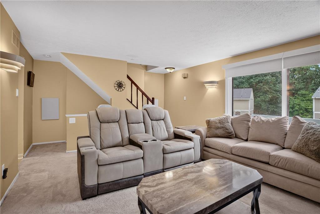 528 Hunters Path Road Bridgeville, PA 15017 - Photo 5 of 41 Gallery Image 5