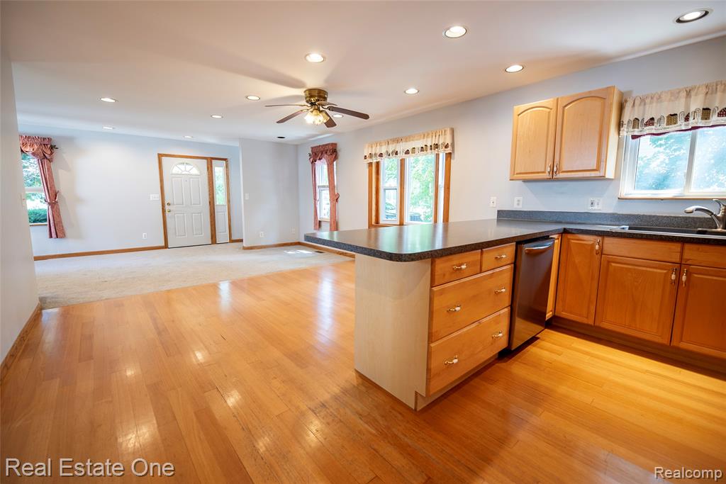3180 Eastwood Drive Rochester, MI 48309 - Photo 10 of 45