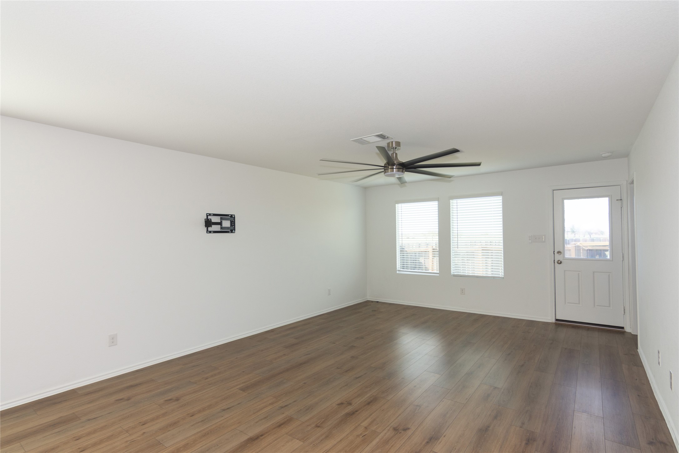 544 Rancho Del Cielo Loop Jarrell, TX 76537 - Photo 13 of 39