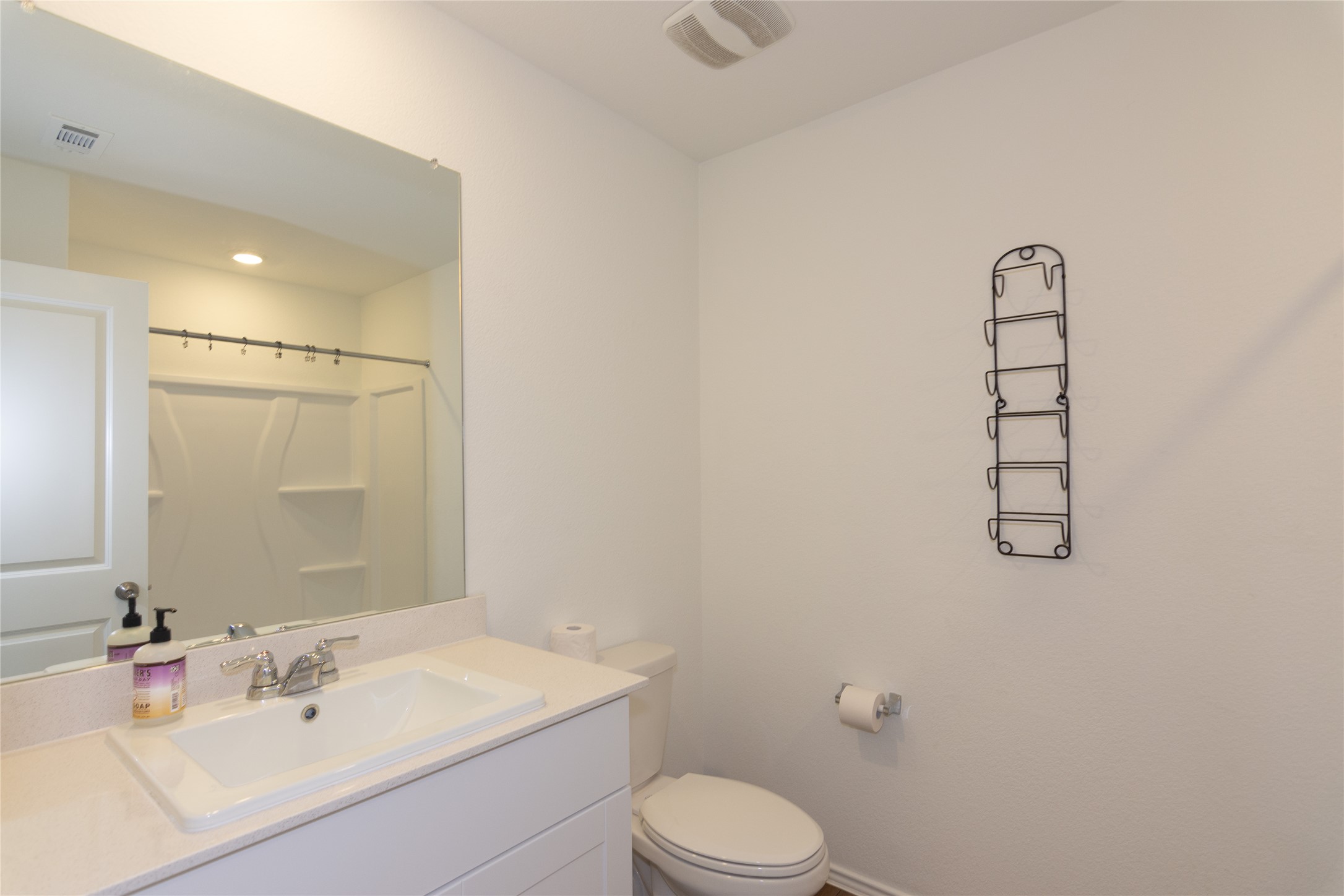 544 Rancho Del Cielo Loop Jarrell, TX 76537 - Photo 23 of 39 Full bath with vanity and a shower