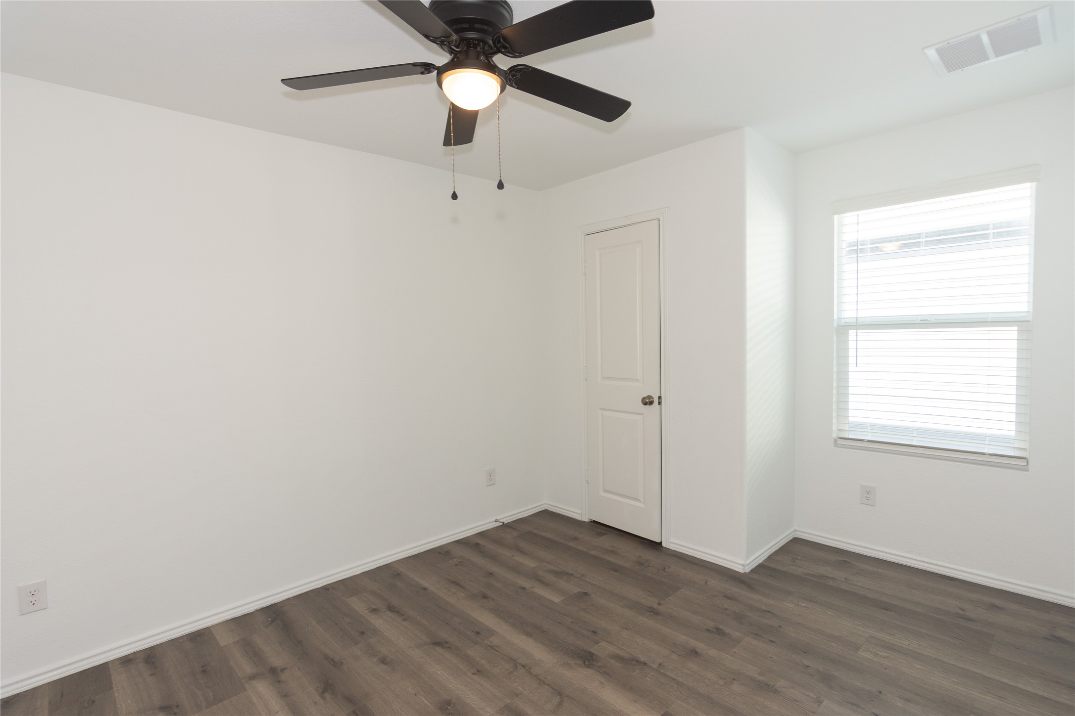 544 Rancho Del Cielo Loop Jarrell, TX 76537 - Photo 24 of 39 Empty room with dark wood-style flooring and a ceiling fan