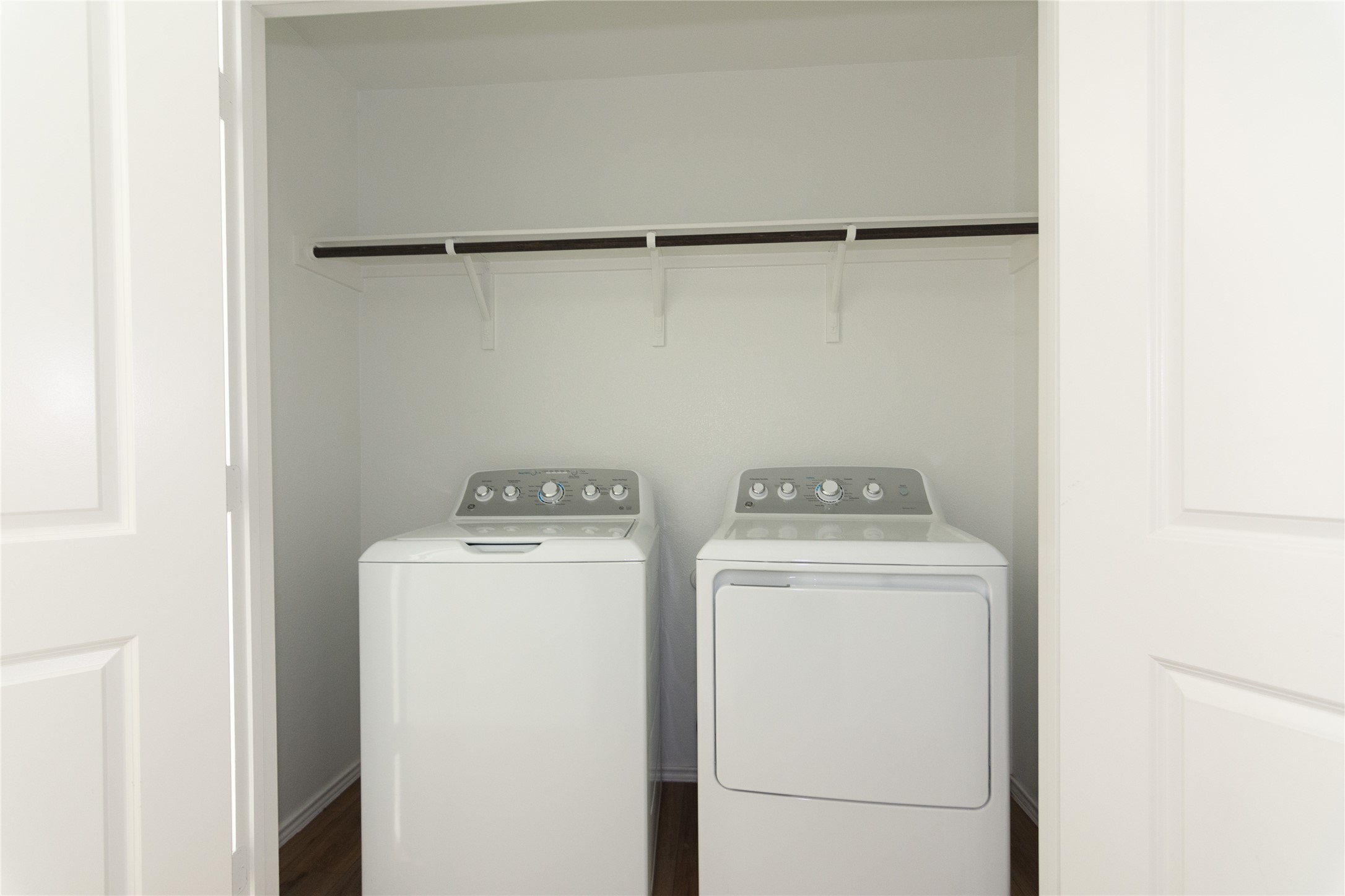 544 Rancho Del Cielo Loop Jarrell, TX 76537 - Photo 26 of 39 Laundry area with washing machine and dryer and wood finished floors