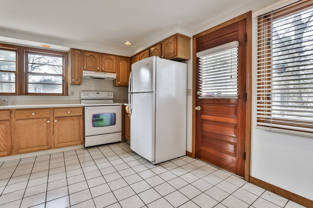 26 Lockwood Road Lynnfield, MA 01940 - Photo 11 of 30 Gallery Image 11