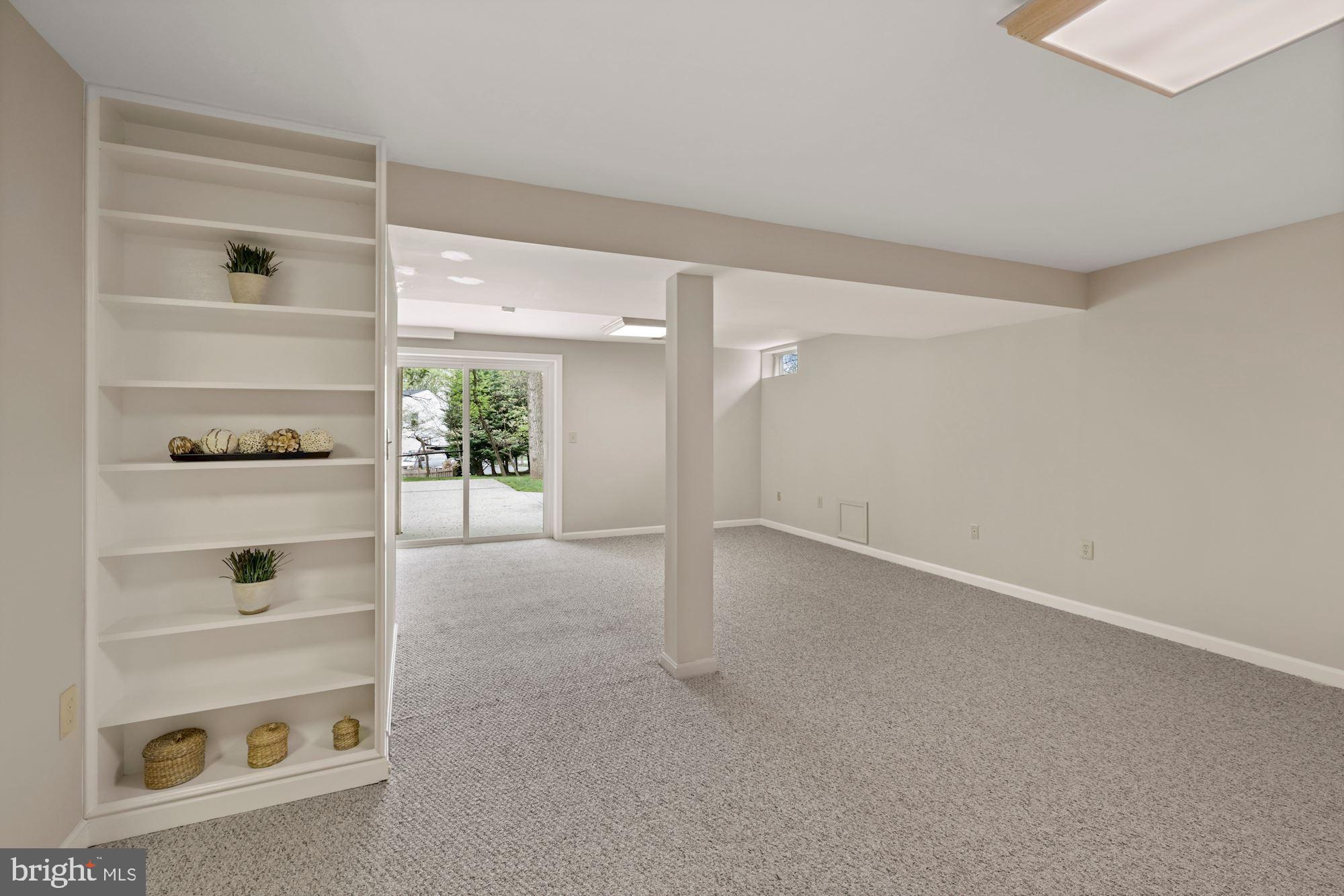 13464 Bregman Road Silver Spring, MD 20904 - Photo 37 of 53 Built-ins!