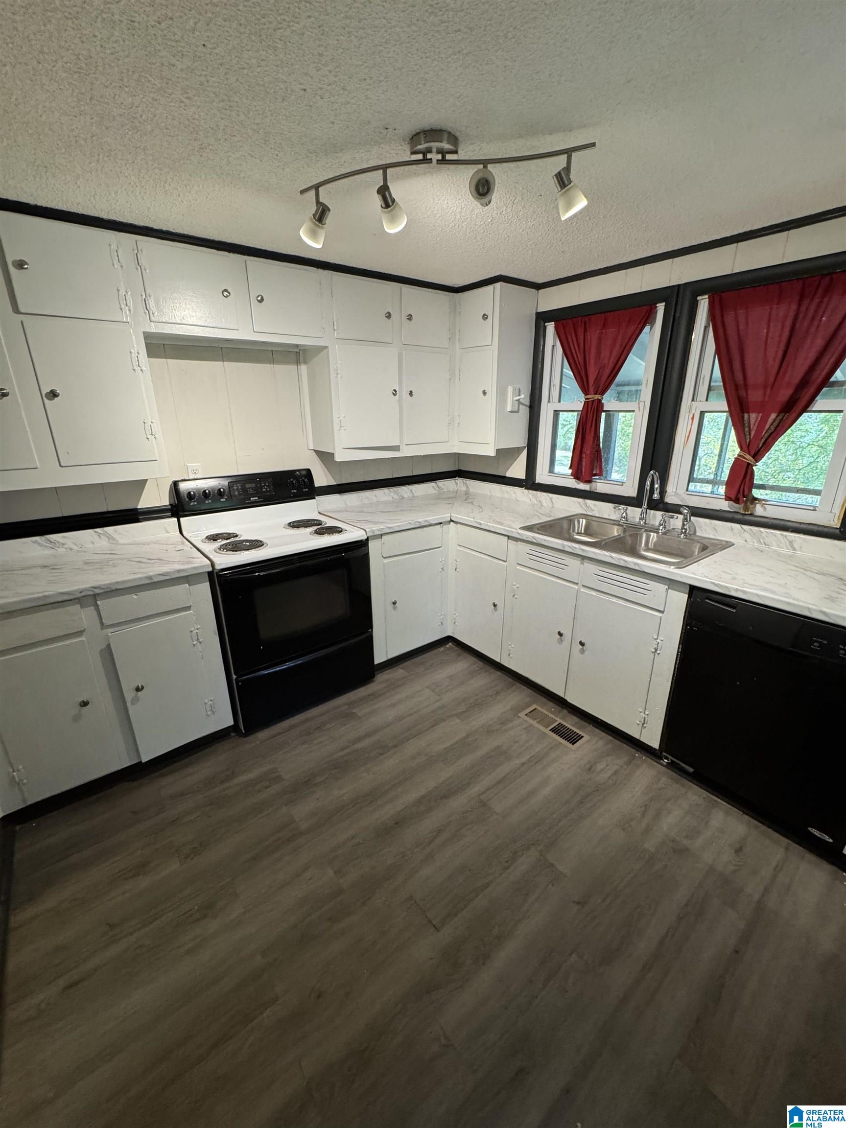 2011 Mountain View Road Birmingham, AL 35210 - Photo 34 of 45