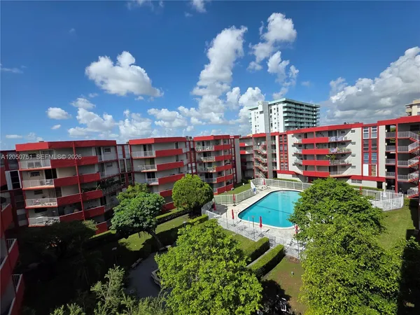 $2,250 | 1750 West 46th Street, Unit 520, Hialeah, FL 33012