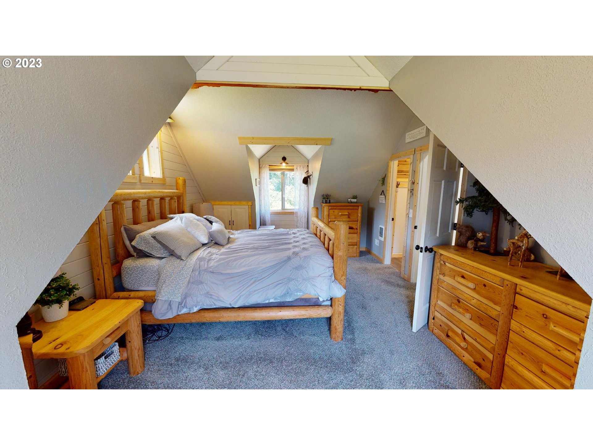 27786 Hunter Creek Road Gold Beach, OR 97444 - Photo 17 of 45 Primary Bedroom