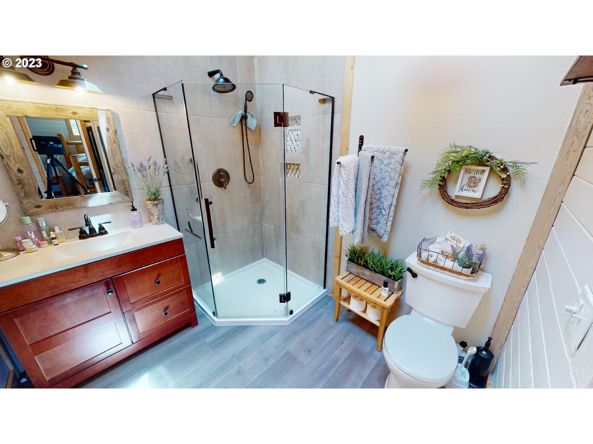 27786 Hunter Creek Road Gold Beach, OR 97444 - Photo 19 of 45 Owner's Suite Bathroom