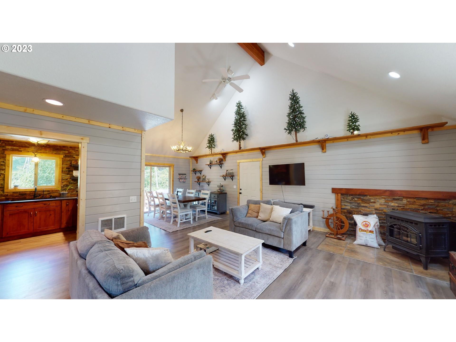 27786 Hunter Creek Road Gold Beach, OR 97444 - Photo 8 of 45 Living Room