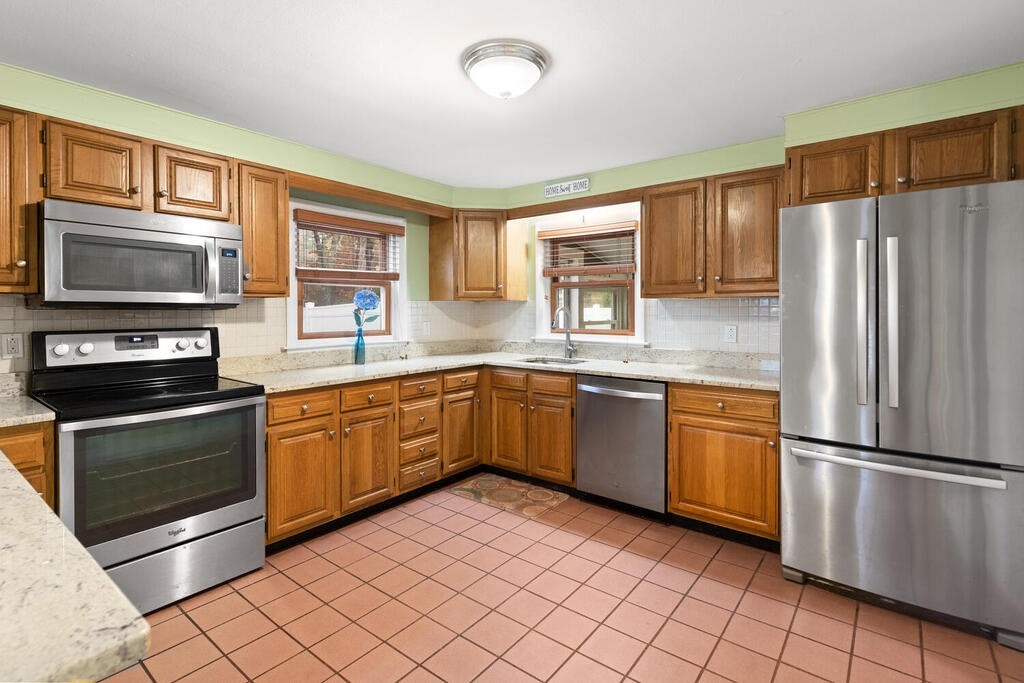 9 Pilling Road Wilmington, MA 01887 - Photo 10 of 28 Gallery Image 10