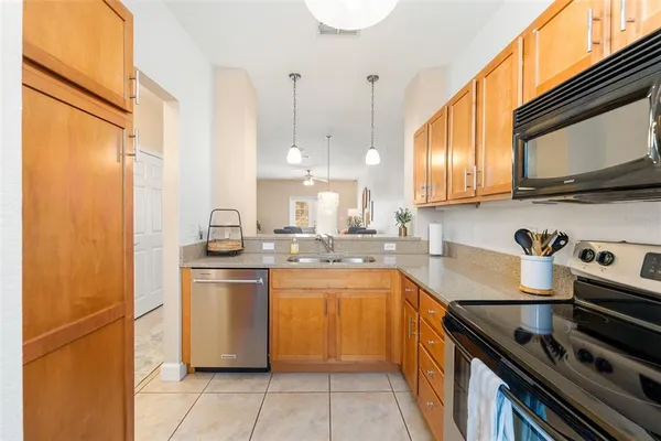 $264,900 | 2508 Southwest 35th Place, Unit V130, Gainesville, FL 32608