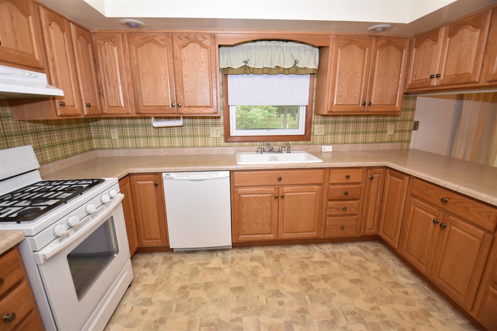 54560 Buckeye Road Mishawaka, IN 46545 - Photo 3 of 33 Gallery Image 3