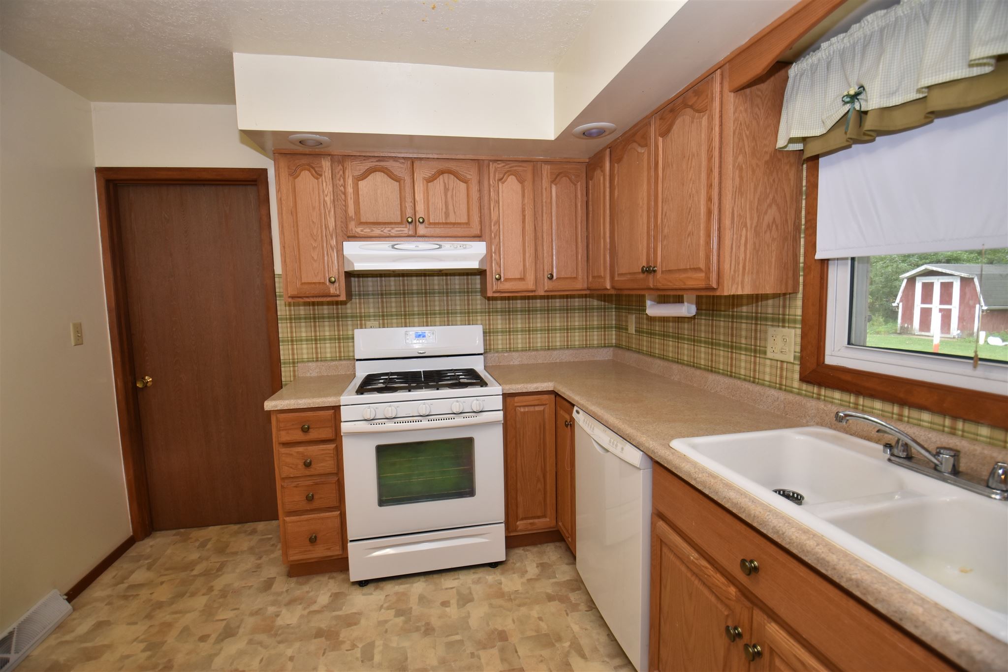54560 Buckeye Road Mishawaka, IN 46545 - Photo 4 of 33 Gallery Image 4