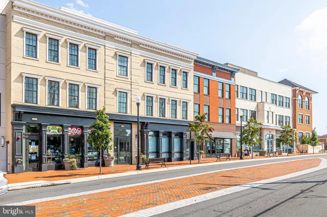 a view of a tennis court