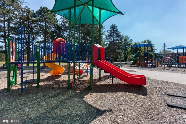 $391,000 | 1127 Shannon Place, Herndon, VA 20170