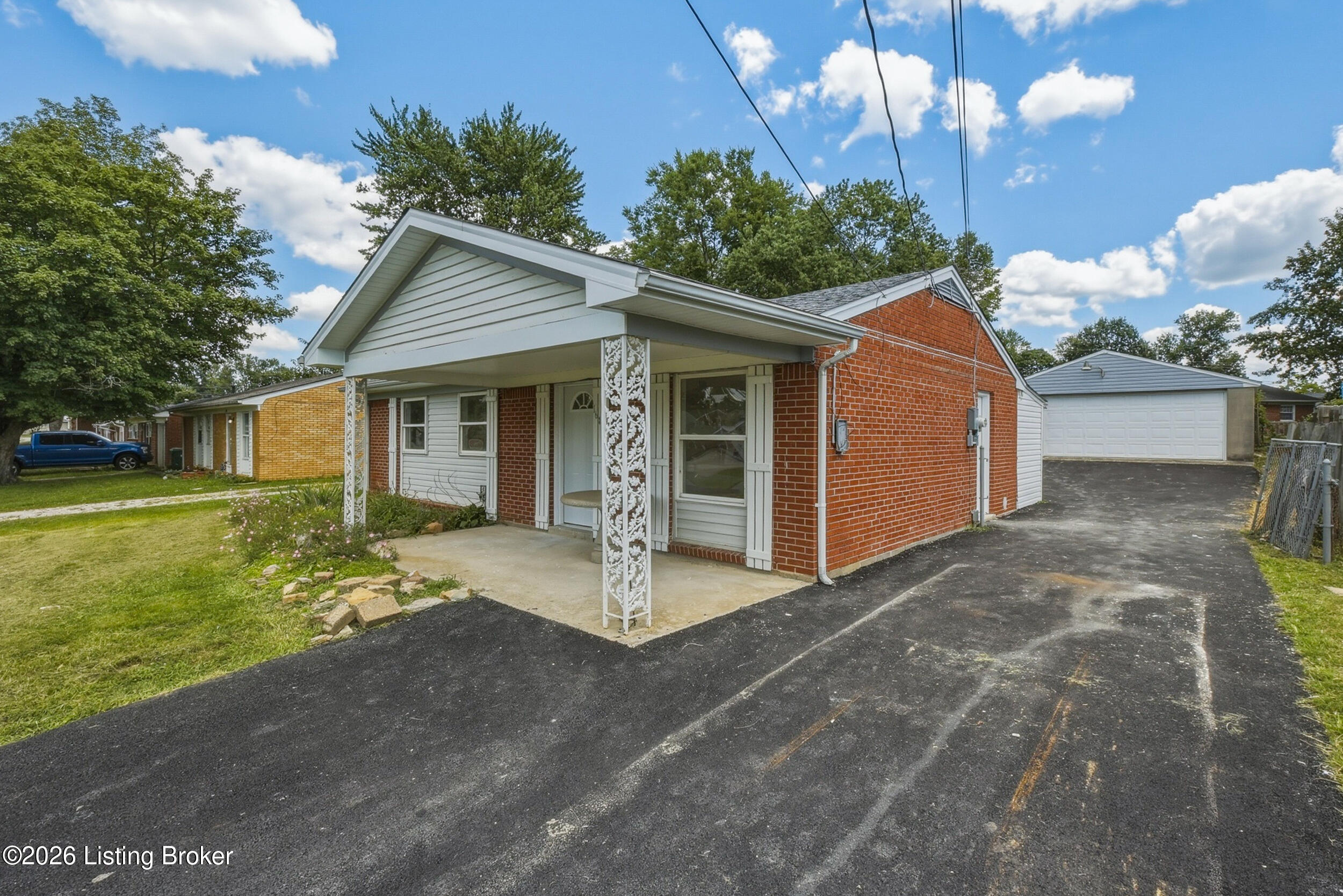 168 Valley Road Louisville, KY 40229 - Photo 2 of 40 4__r7a8499