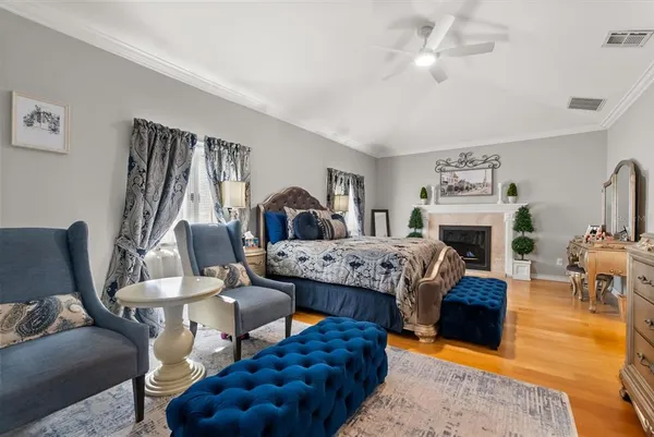 a view of a workspace with furniture and a livingroom