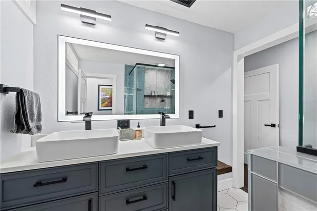 $314,000 | 401 Southwest 18 Street, Blue Springs, MO 64015