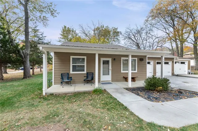 $314,000 | 401 Southwest 18 Street, Blue Springs, MO 64015